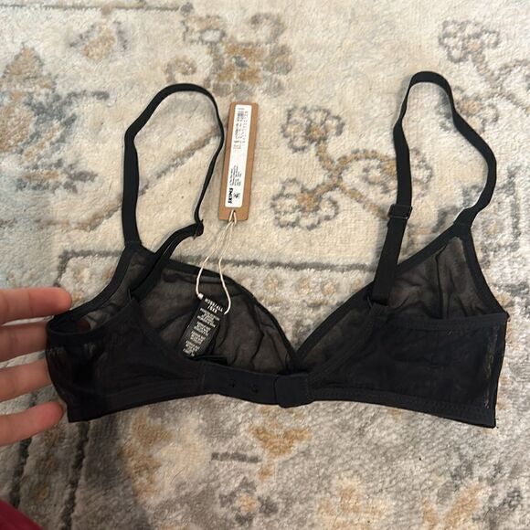 NWT SKIMS ULTRA FINE MESH triangle bralette XXS - Picture 7 of 7